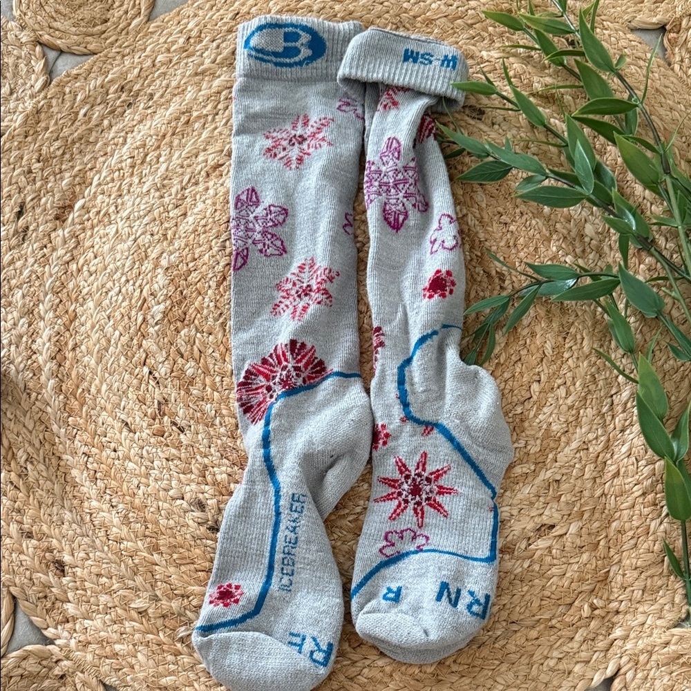 Icebreaker 100% merino wool Calf Socks. Size Small